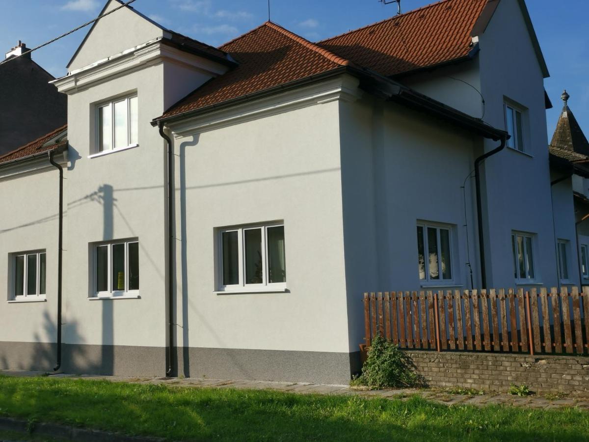Apartmany Za Sakurou Hodonín Exteriör bild